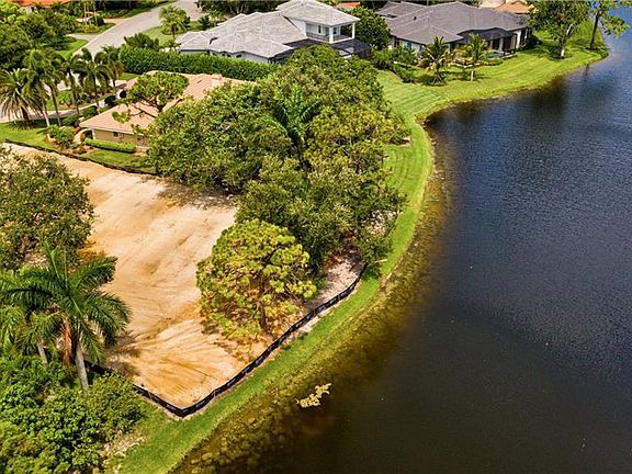 2nd image of 3850 Woodlake Dr