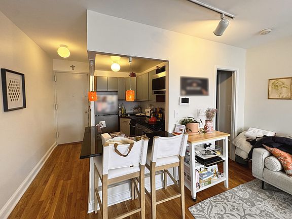 3rd image of 320 Atlantic Ave APT 4