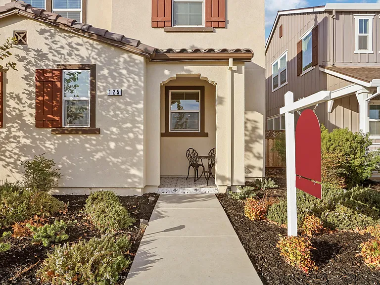 125 E Ramsey Dr — Photo 2