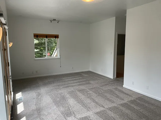 2709 Hallmark Ln — Photo 7