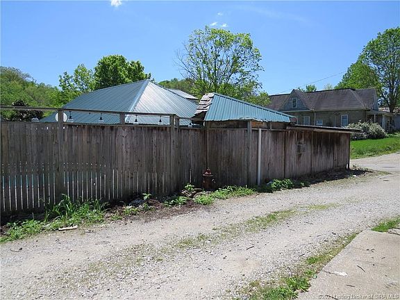 5th image of 393 S Bradley St