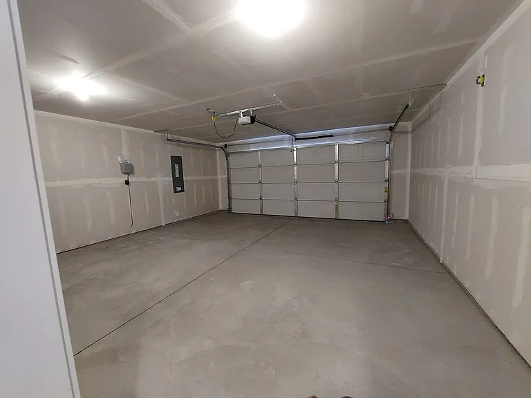 1013 Maple Dr W — Photo 17