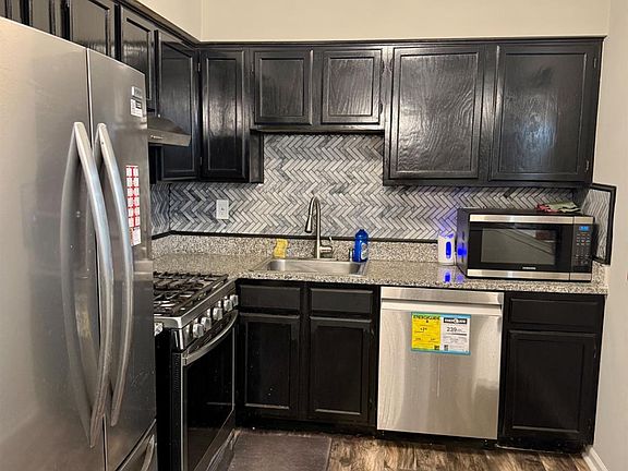3rd image of 816 Waterford Dr #816