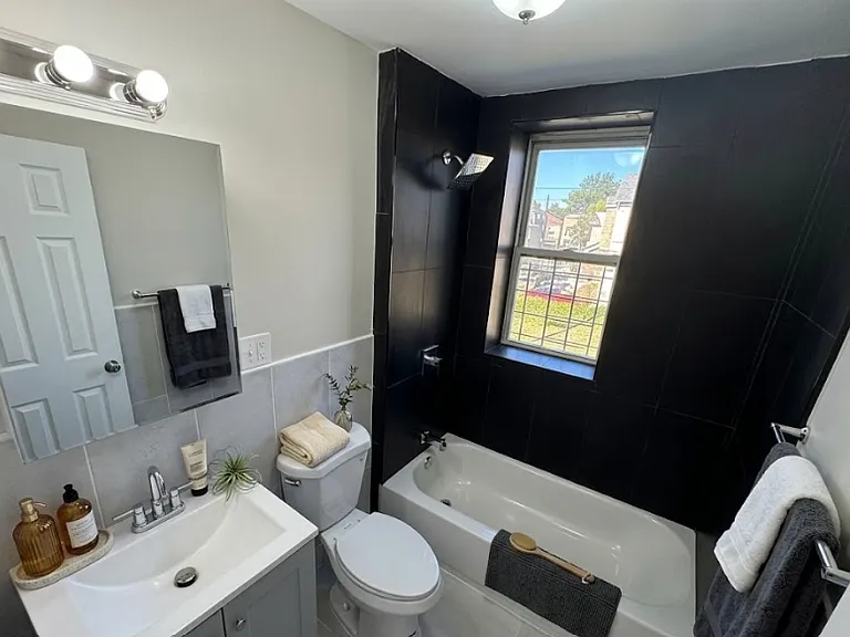 28 Wainwright St #3 — Photo 11