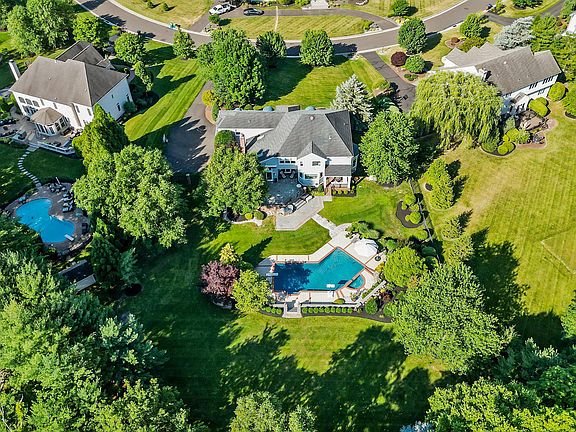 3rd image of 28 Bayshore Dr