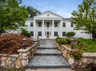 1400 E Fox Ln, Fox Pt, WI 53217