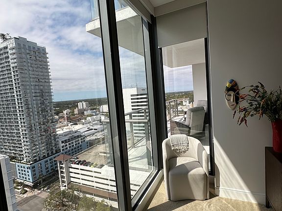 5th image of 100 1st Ave N
