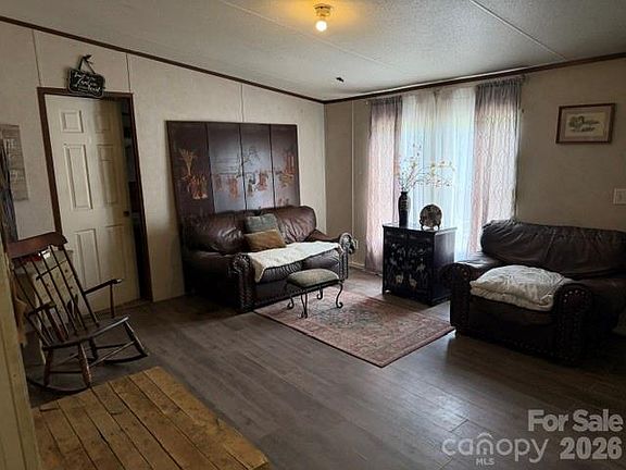 5th image of 19 Streamview Ln
