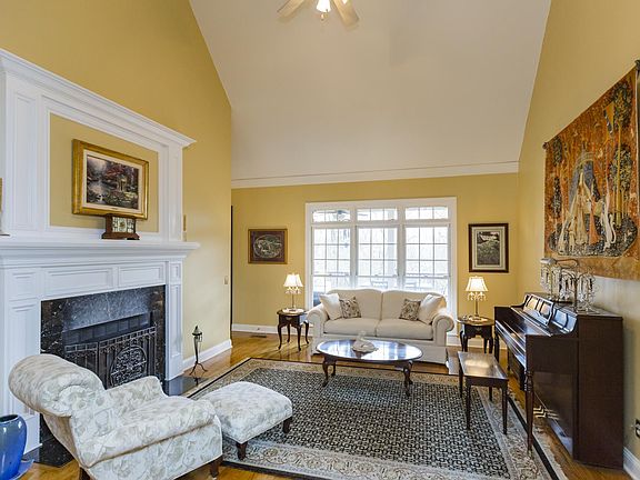 5th image of 545 Ploughmans Bend Dr