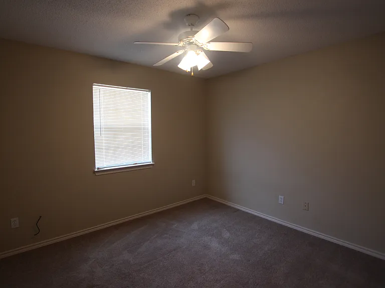 16052-16054 Echo Glen Dr — Photo 11