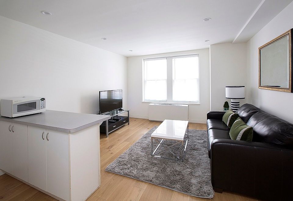 1st image of 150 W 51st St APT 1133