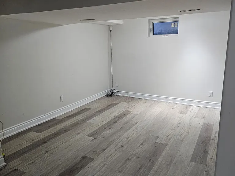 672 Jane St #LOWER LEVEL — Photo 13