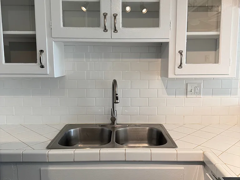 1921 Vista Del Mar St #204 — Photo 2