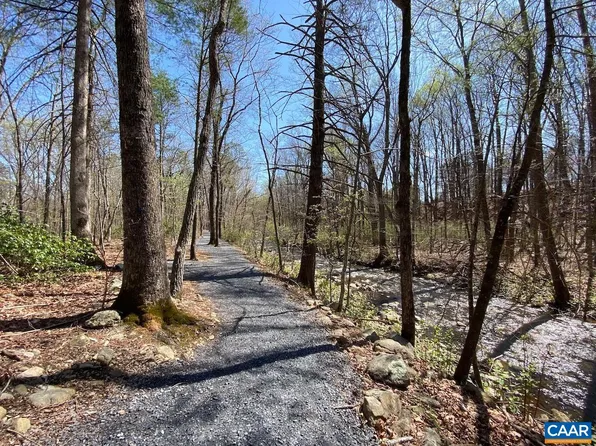 38 Creekside Close, Nellysford, VA 22958