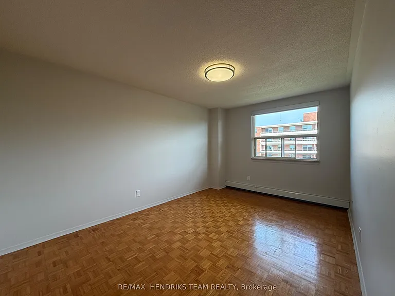 39 Leaside Dr #409 — Photo 7