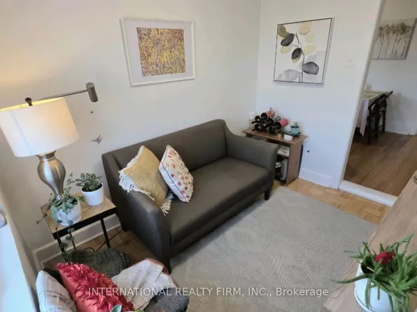 75 Auburn Ave #2, Toronto, ON M6H 2L8