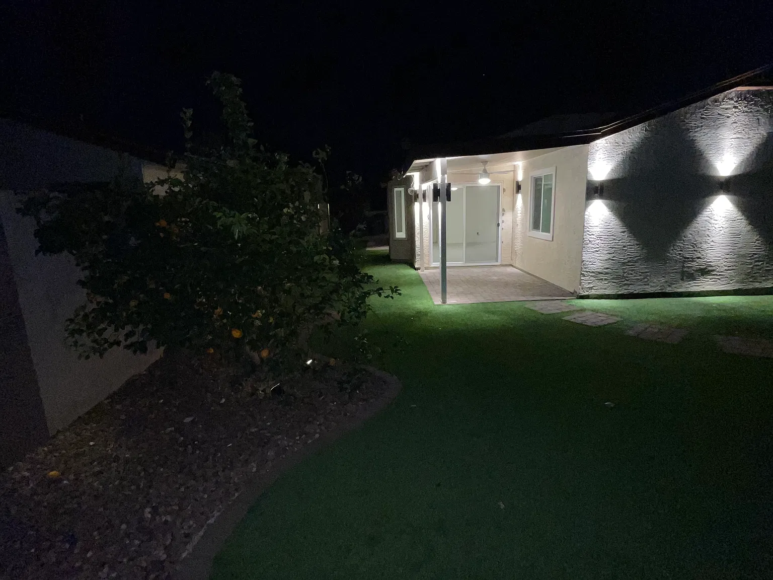 3 bed, 1148 sqft, $2,300 — Photo 2