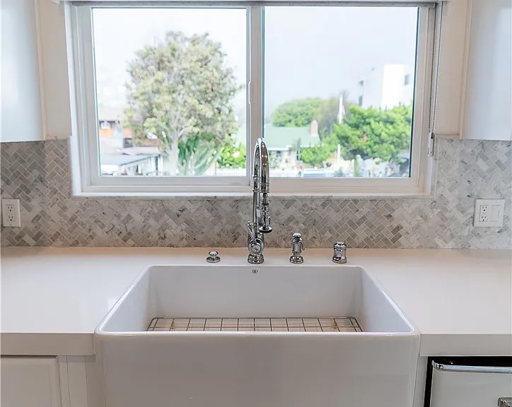 577 S Ramona Ave #E — Photo 15