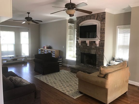 2nd image of 424 Olivia Ln