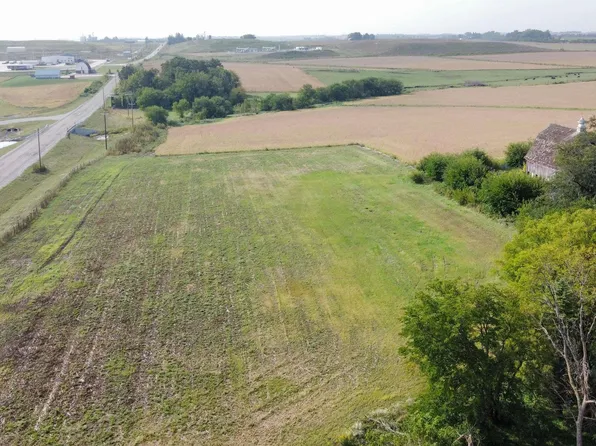 E Orange Rd, Waterloo, IA 50701