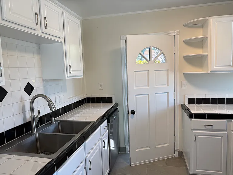 3641 Arnold Ave — Photo 4