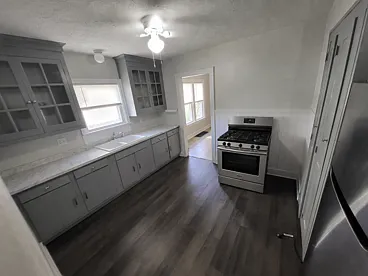 1152 W 27th St #1 — Photo 3
