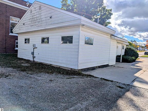 4th image of 204 W State St