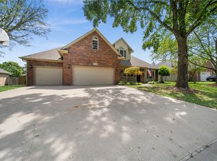 102 Fox Glove Ln, Bentonville, AR 72712