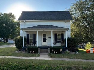 212 S 1st St, Carthage, IL 62321