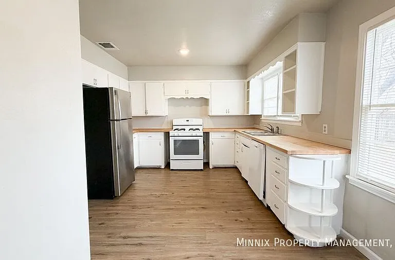 2015 38th St — Photo 12