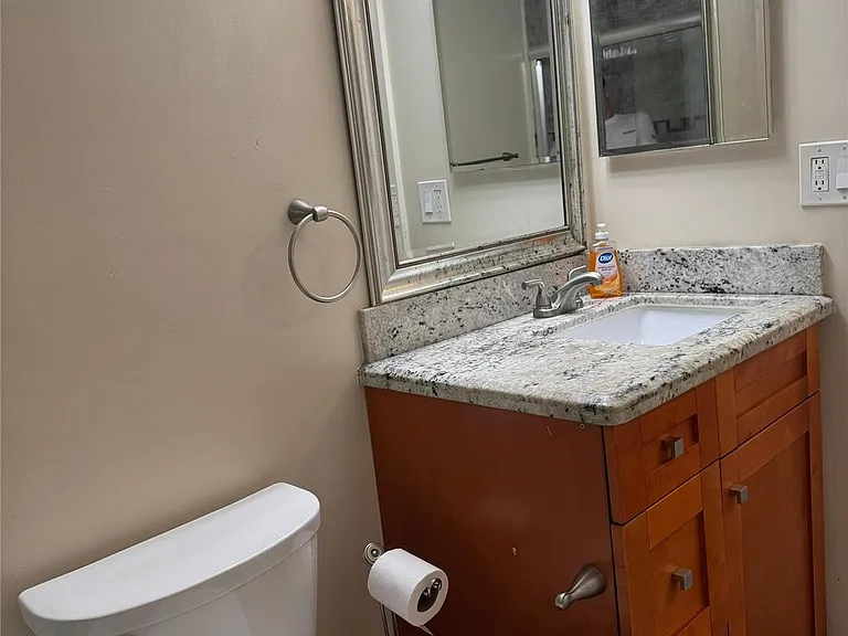 1407 NE 56th St #201 — Photo 11