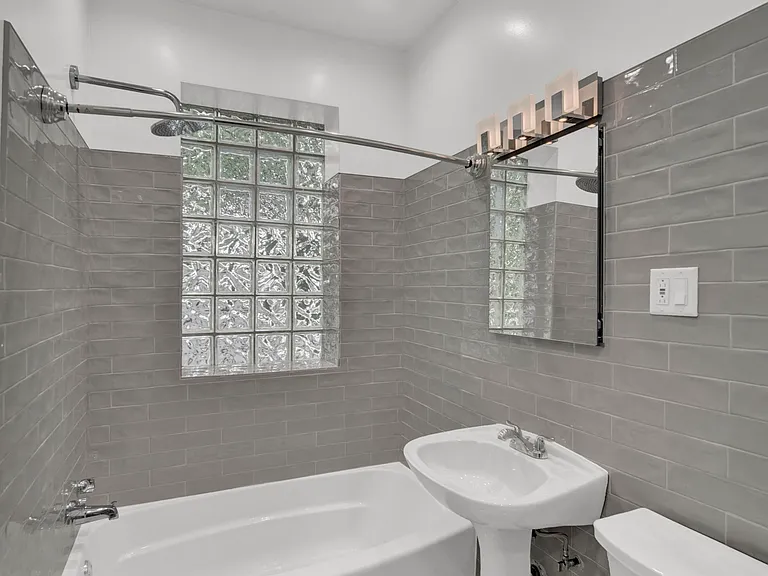 3234 W Waveland Ave #2 — Photo 4