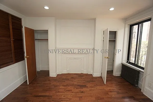 Rented by Universal Realty Group | media 8