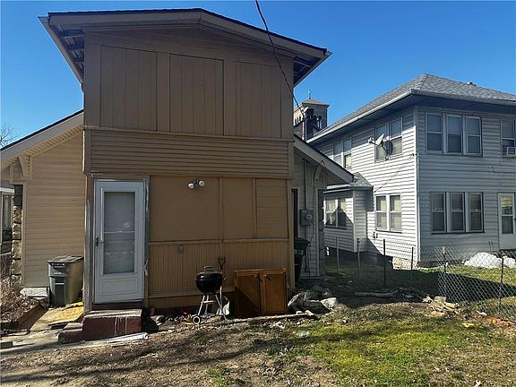 3rd image of 3909 Bellefontaine Ave