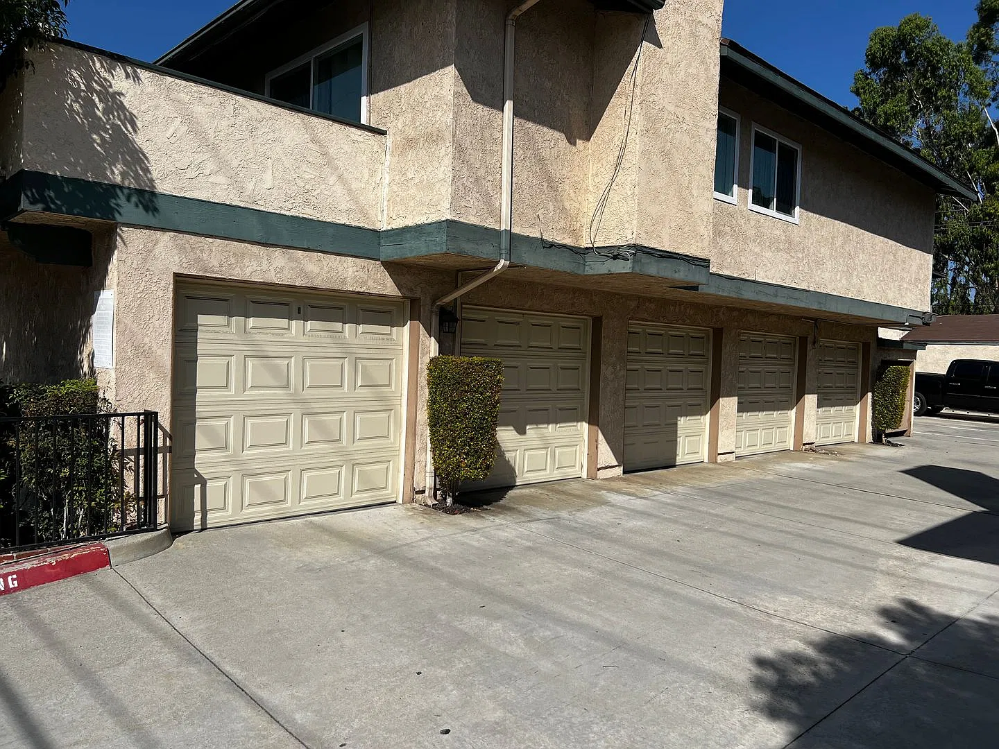 2 Bedroom 1.5 Bath Condo with 2 Car Garage for Rent in Whittier — Photo 3