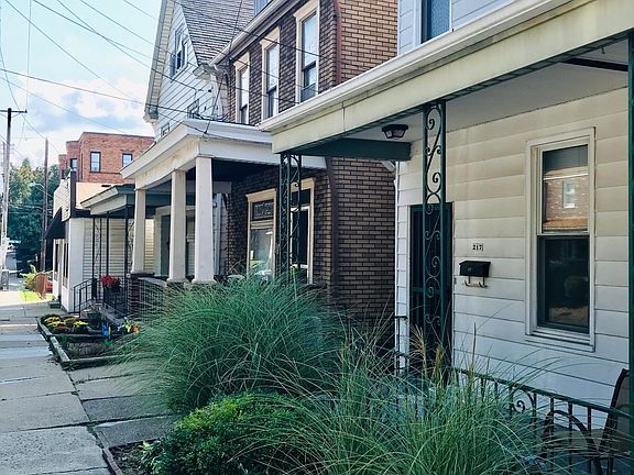 Great street with friendly neighbors and excellent walkability + covered porch