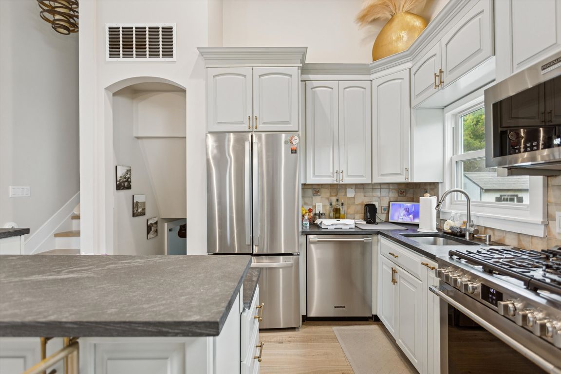 next background image