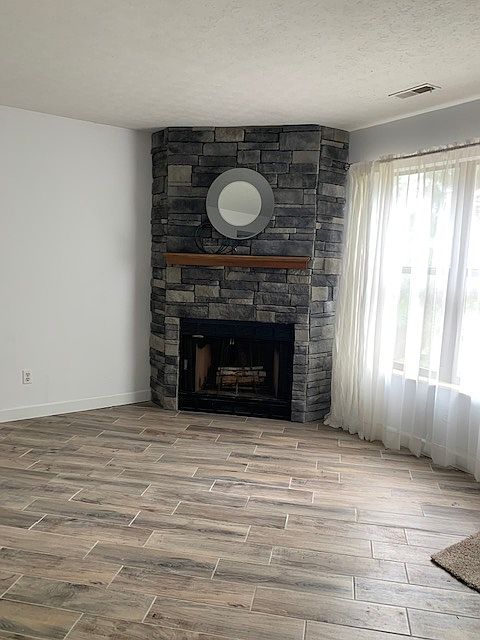 1st image of 1826 Mountain Dr