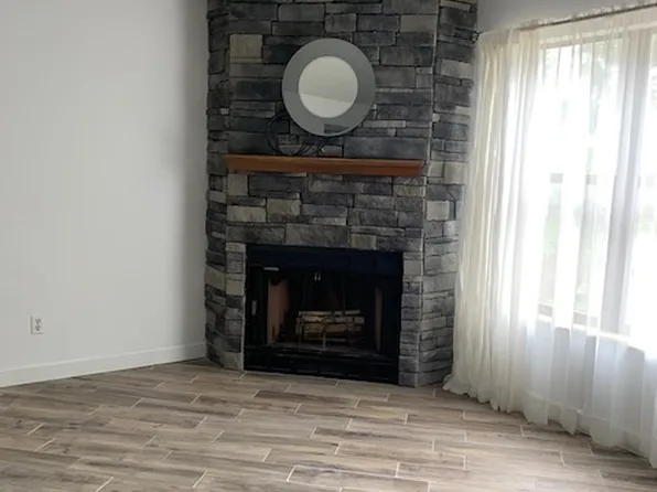 1826 Mountain Dr, South Charleston, WV 25303