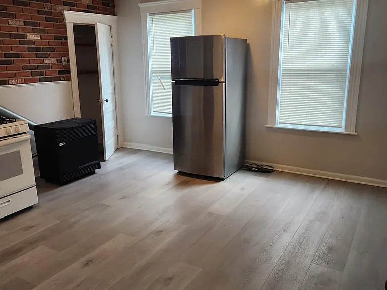 72 Esther St #1 — Photo 5