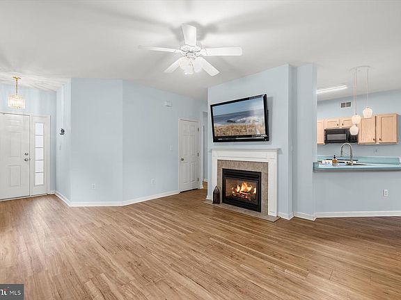 4th image of 122 Selbourne Ct