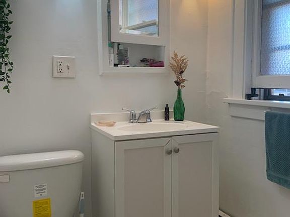 5th image of 202-2647 Garfield Ave S #202