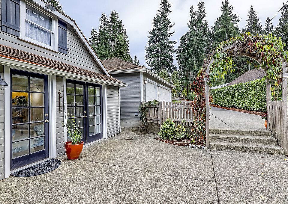 1st image of 3042 Marine Dr