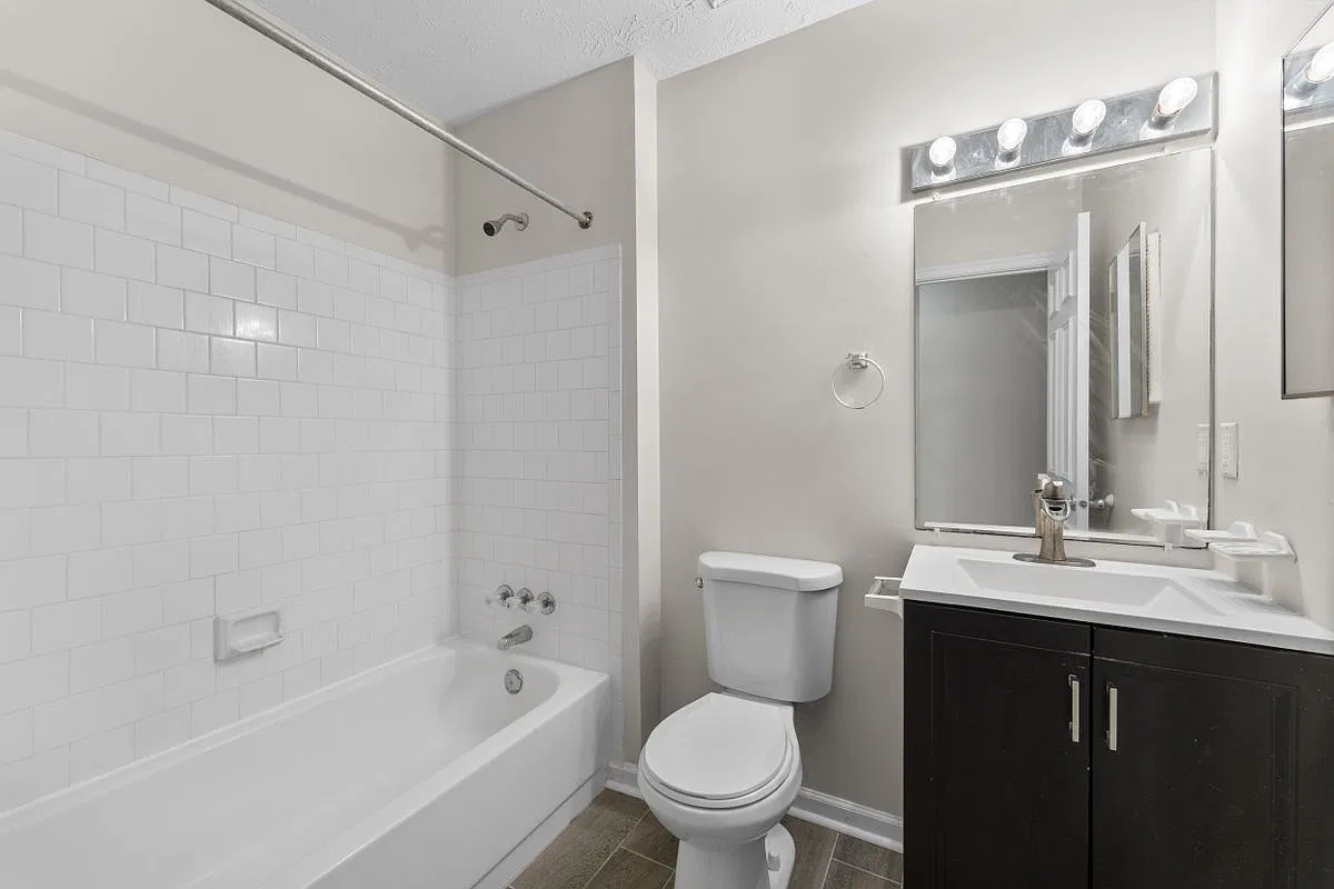 3 bed, 2.5 bath, 1712 sqft, $3,100 — Photo 2