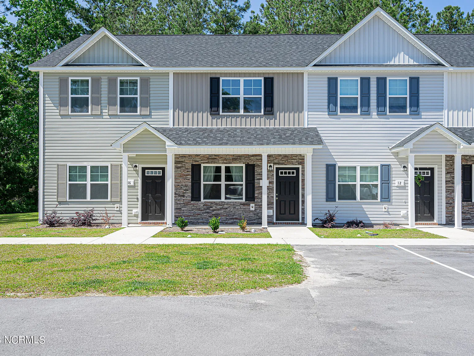 2 bed, 2.5 bath, 1137 sqft, $1,550 — Photo 1
