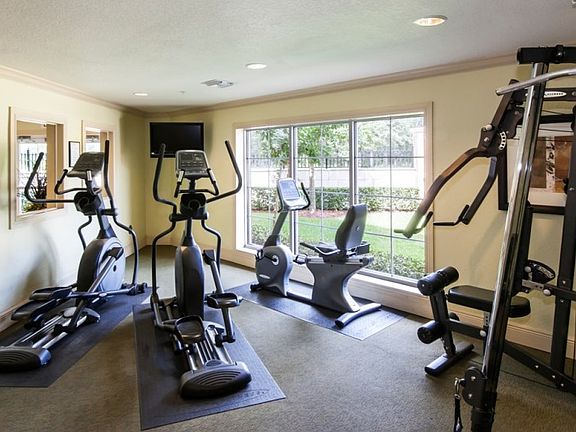 4th image of 410 Fontana Cir APT 305