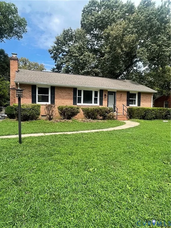 3 bed, 1.5 bath, 1242 sqft, $1,985 — Photo 1