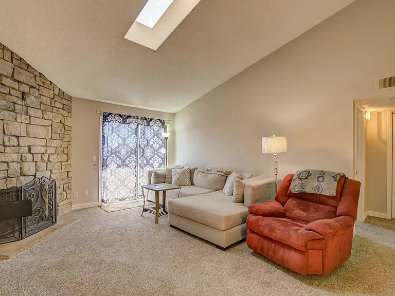 335 Wright St #11-307 — Photo 5