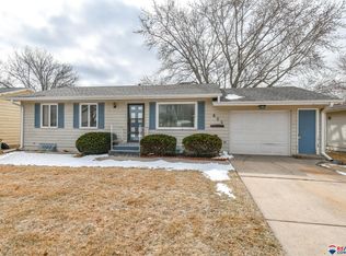 811 School House Ln, Lincoln, NE 68512