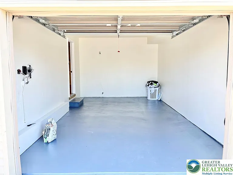 1319 Mohr Cir — Photo 31